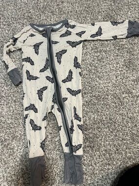 Little one shop - Grey Bat-Print Kids One-Piece Pajamas